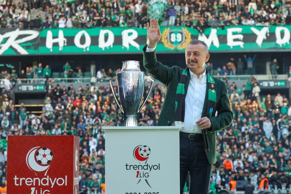 Başkan B&uuml;y&uuml;kakın'dan Kocaelispor&rsquo;a 60. yıl mesajı