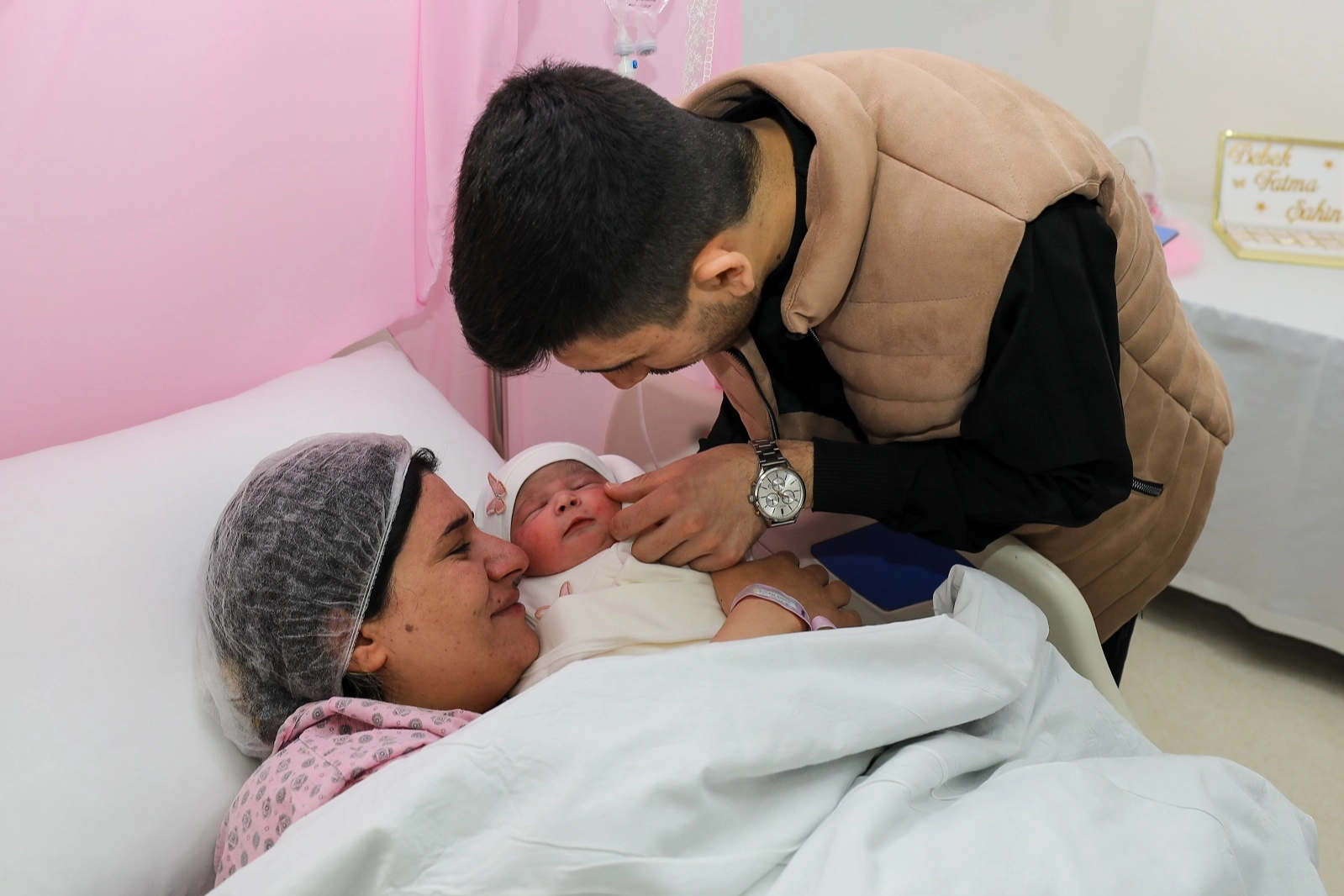 Gaziantep'de t&uuml;p bebek desteğinin ilk bebeği d&uuml;nyaya geldi