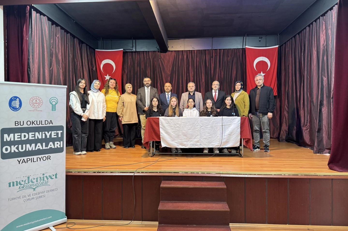 &Ccedil;orum&rsquo;da 'Medeniyet Okumaları' &ouml;ğrencilerle buluştu