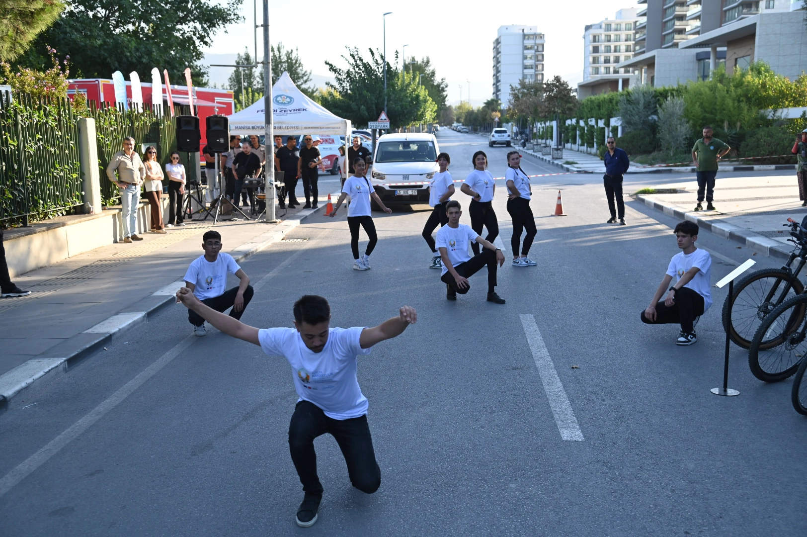 Manisa'da 'hareketlilik' sürüyor