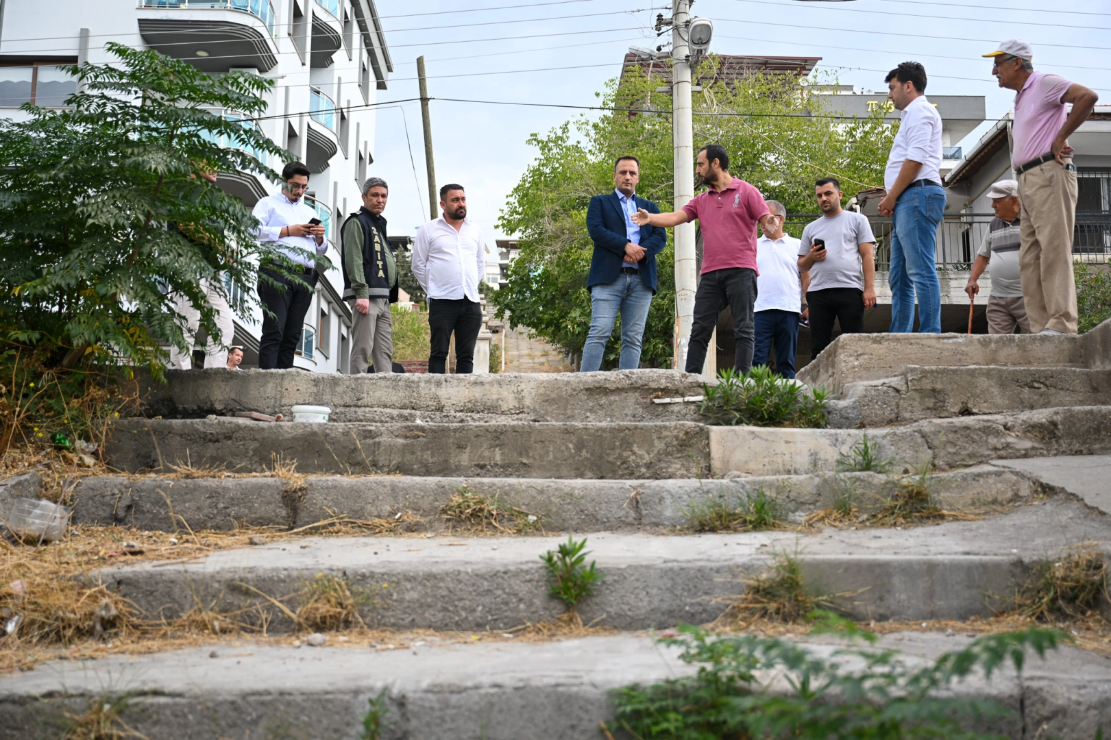 Bornova&rsquo;da &ccedil;ifte merdiven hamlesi