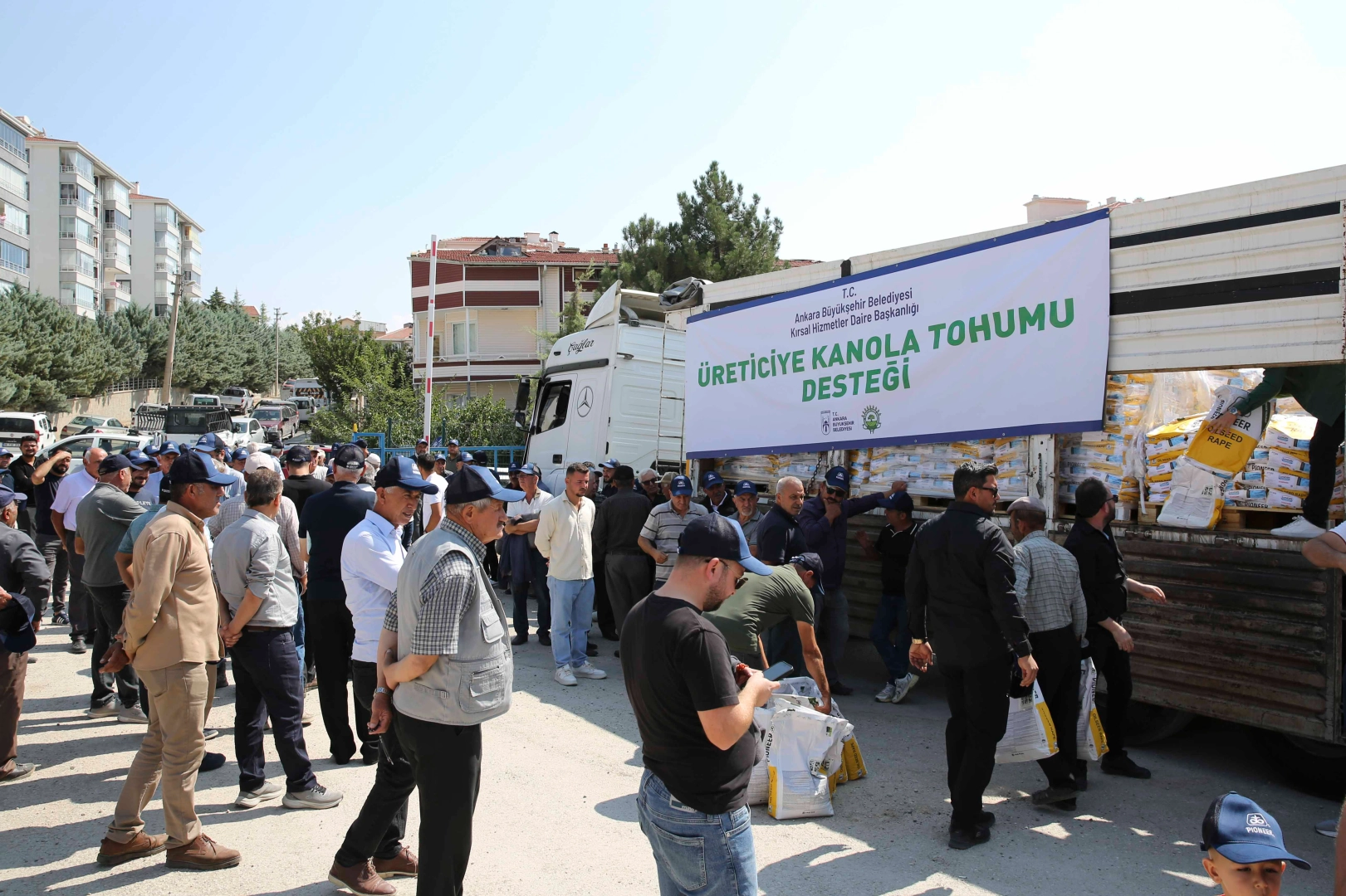 Başkent&rsquo;te &uuml;reticiye kanola desteği