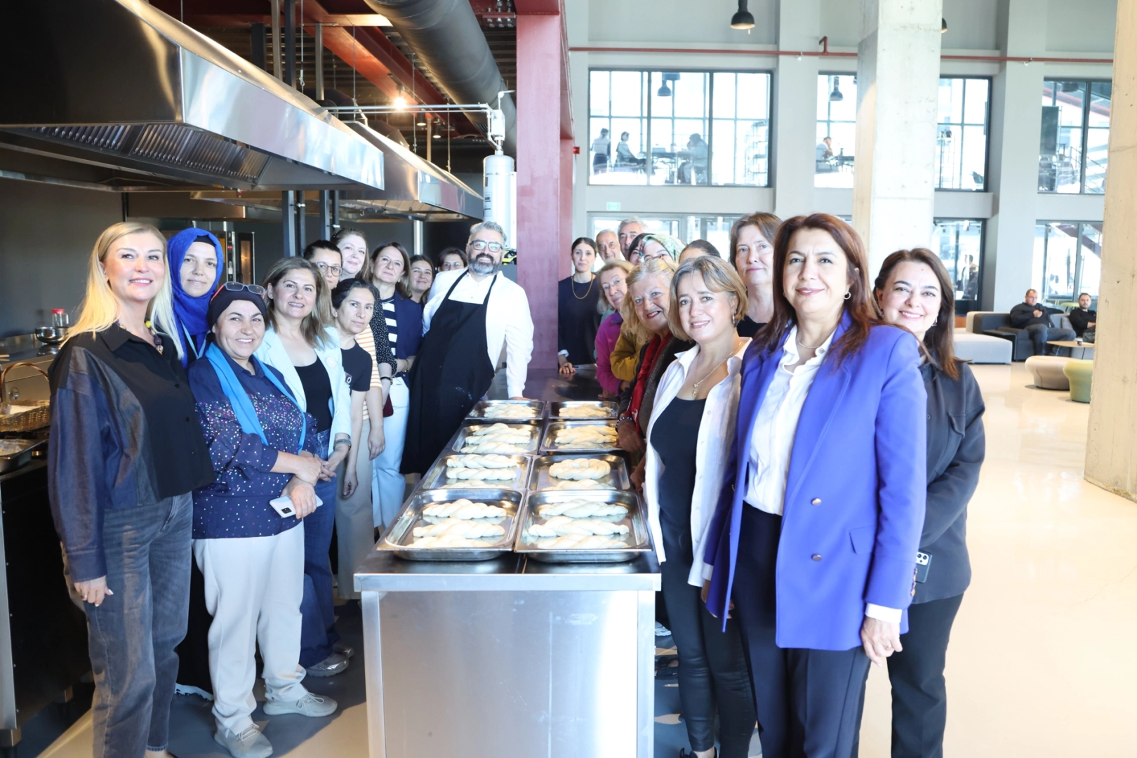 Sennur Sezer&rsquo;in 'eski ikramları' Pancar Deposu'nda canlandı