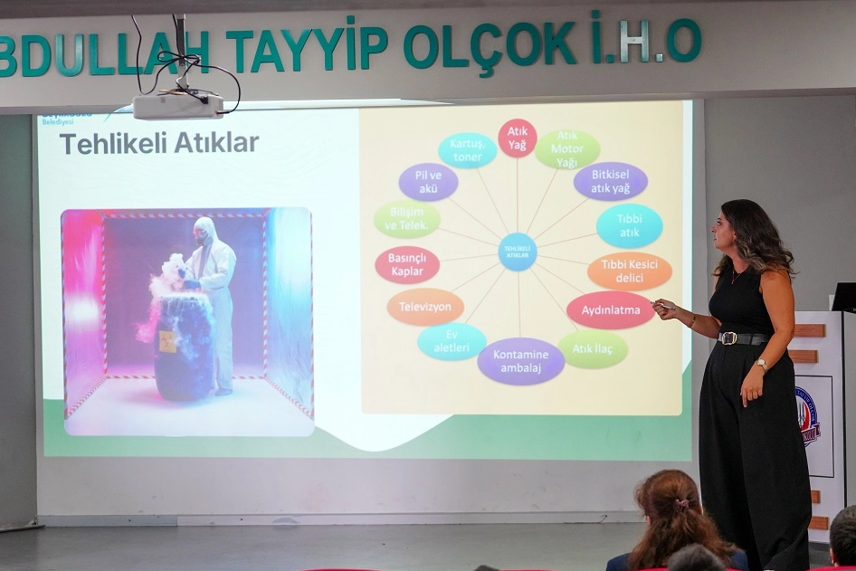 İzmir merkezli vatandaşlık soruşturmasında 3 ş&uuml;pheli g&ouml;zaltında
