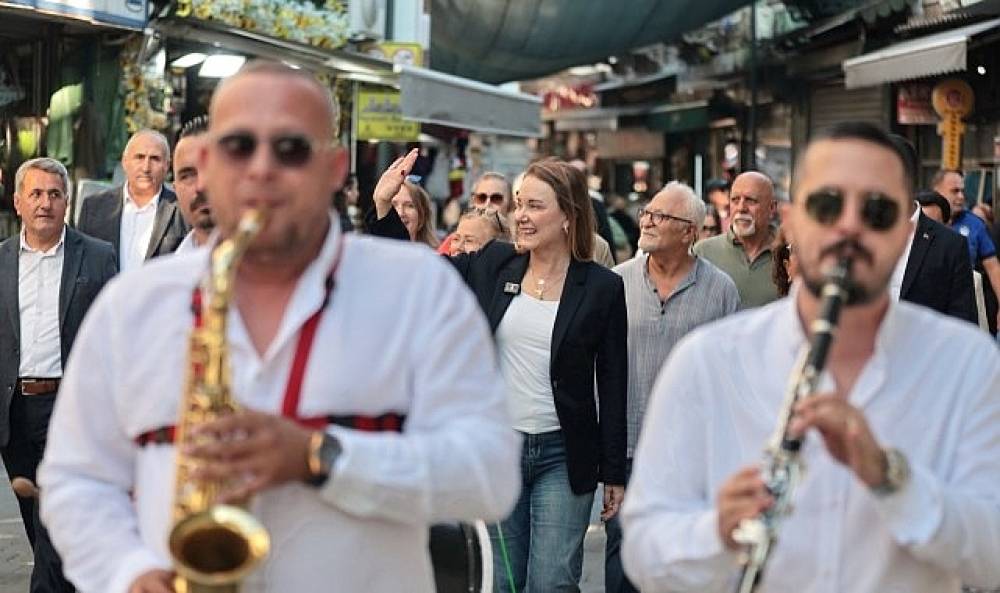 Kemeraltı Festivali esnafın y&uuml;z&uuml;n&uuml; g&uuml;ld&uuml;rd&uuml;