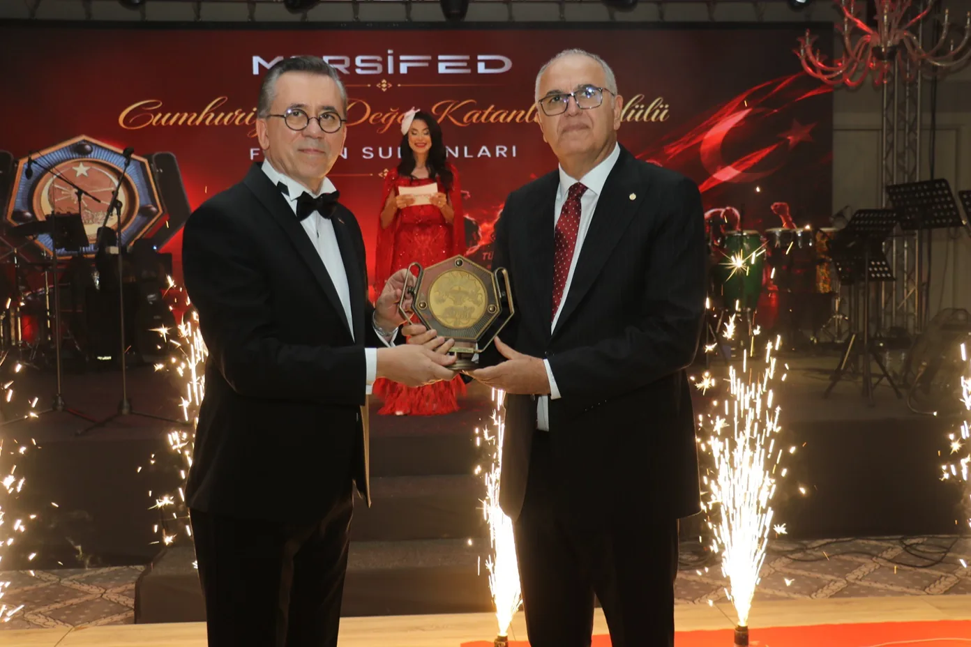 MARSİFED&rsquo;den filenin sultanlarına &lsquo;Cumhuriyete Değer Katanlar&rsquo; &ouml;d&uuml;l&uuml;