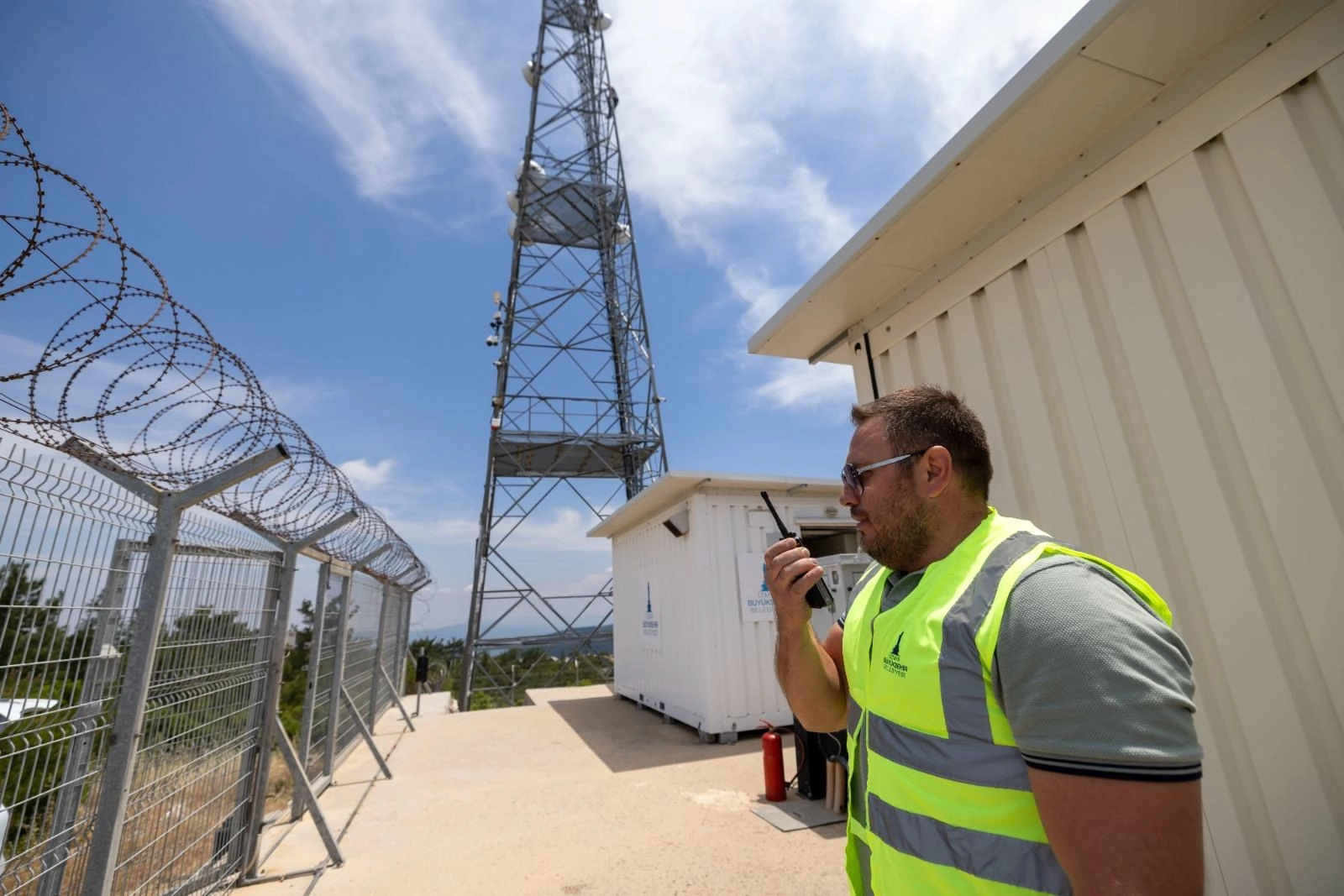 İzmir&rsquo;in kritik haberleşme altyapısına g&uuml;neş enerjili g&uuml;vence