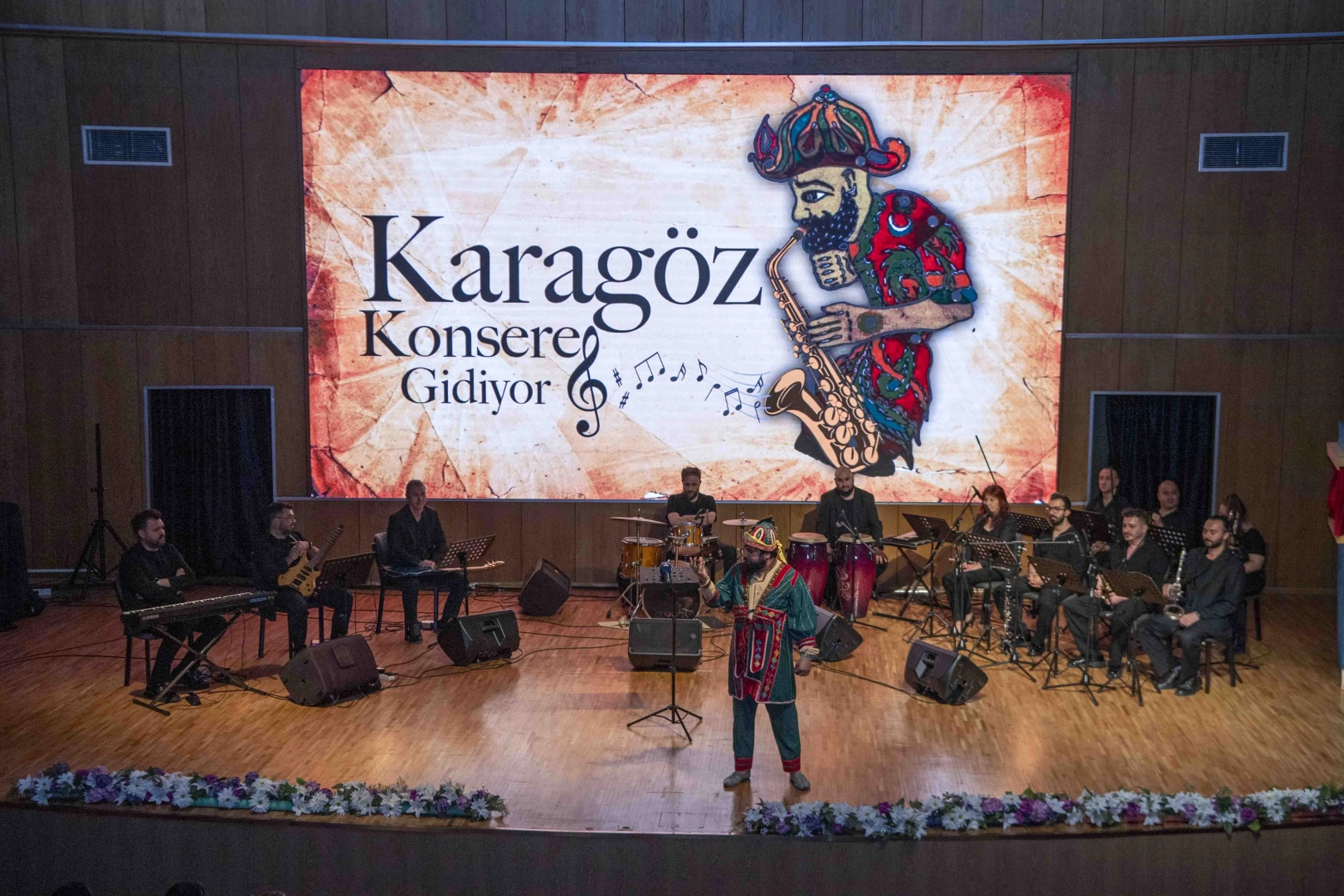 Ankara&rsquo;da Karag&ouml;z M&uuml;zikali sezon finalini yaptı