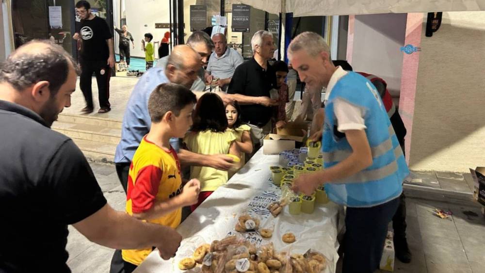 Adıyaman Belediyesi&rsquo;nden Mevlid Kandili&rsquo;ne &ouml;zel ikram  - Videolu Haber