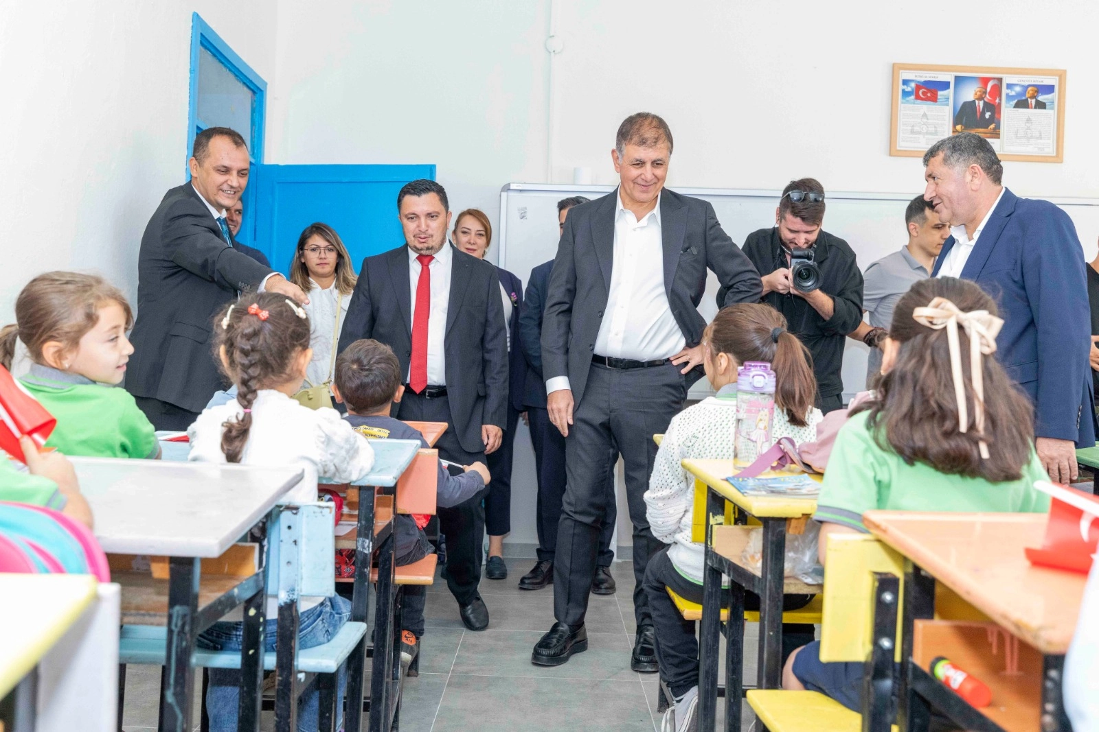 İzmir'de Kızıloba İlkokulu yenilendi &ccedil;ocuklar bayram etti