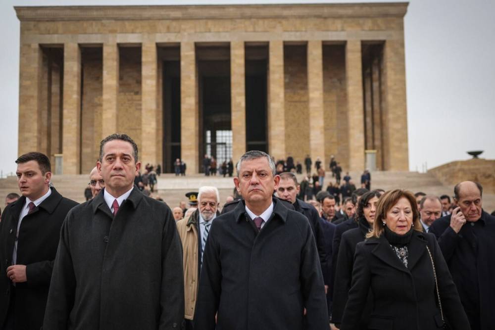 CHP Genel Başkanı &Ouml;zg&uuml;r &Ouml;zel&rsquo;den İsmet İn&ouml;n&uuml; anması 