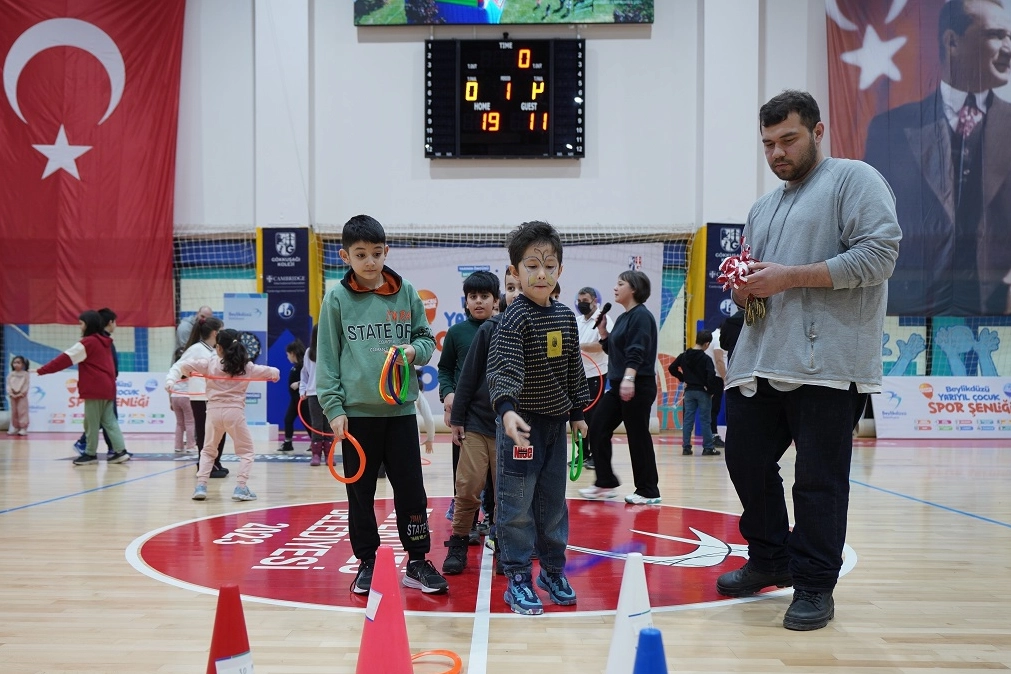 İstanbul'da &ccedil;ocuklar tatilin tadını sporla &ccedil;ıkardı