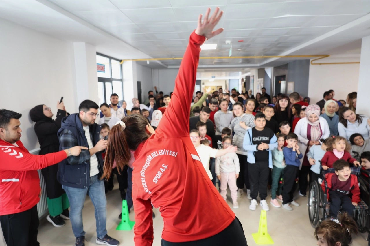 Kayseri B&uuml;y&uuml;kşehir'den &ccedil;ok '&ouml;zel' buluşma