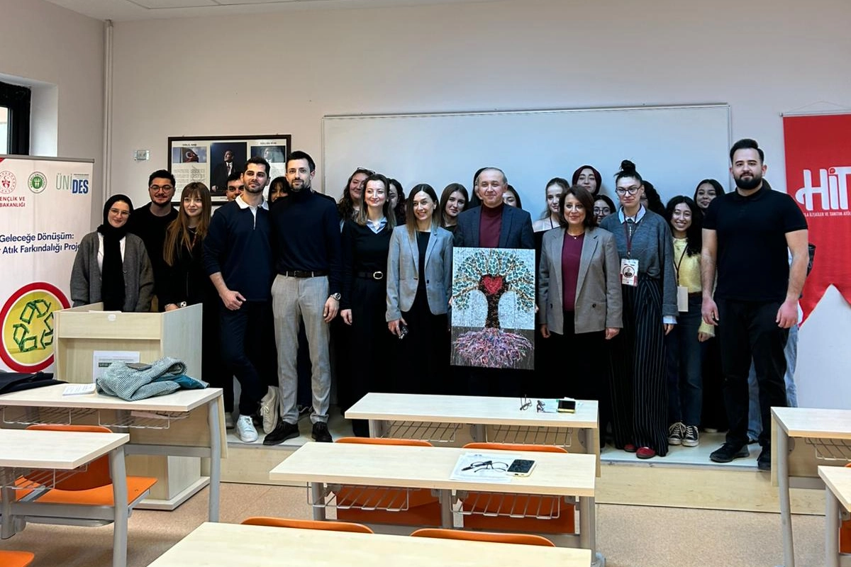 Kocaeli &Uuml;niversitesi'nde sıfır atıklar sanata d&ouml;n&uuml;şt&uuml;