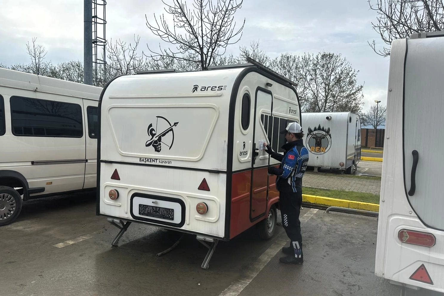 Kocaeli B&uuml;y&uuml;kşehir'den karavanlara 1 Nisan uyarısı... O otoparkta &uuml;cretli sistem başladı