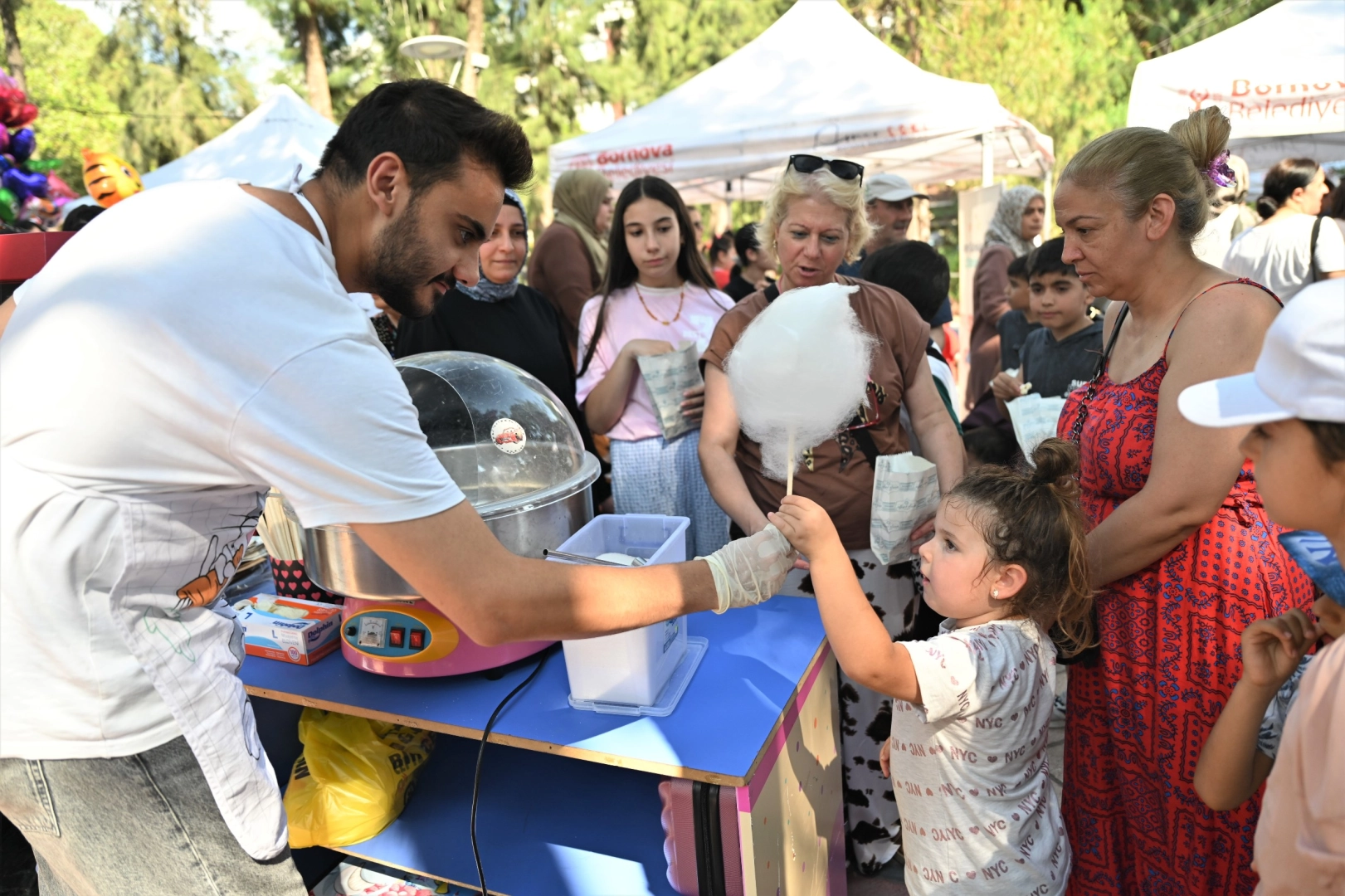 Bornova'da binlerce minik tatil &ouml;ncesi şenlikte buluştu!