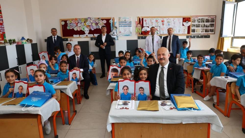 Adıyaman&rsquo;da 154 bin 927 &ouml;ğrenci karne sevinci yaşadı  - Videolu Haber