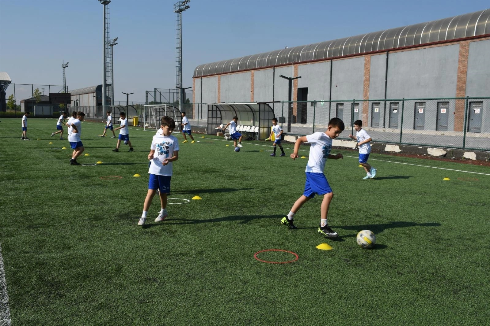 Balıkesir B&uuml;y&uuml;kşehir Yaz Spor Okulları sağlıklı bireyler yetiştiriyor