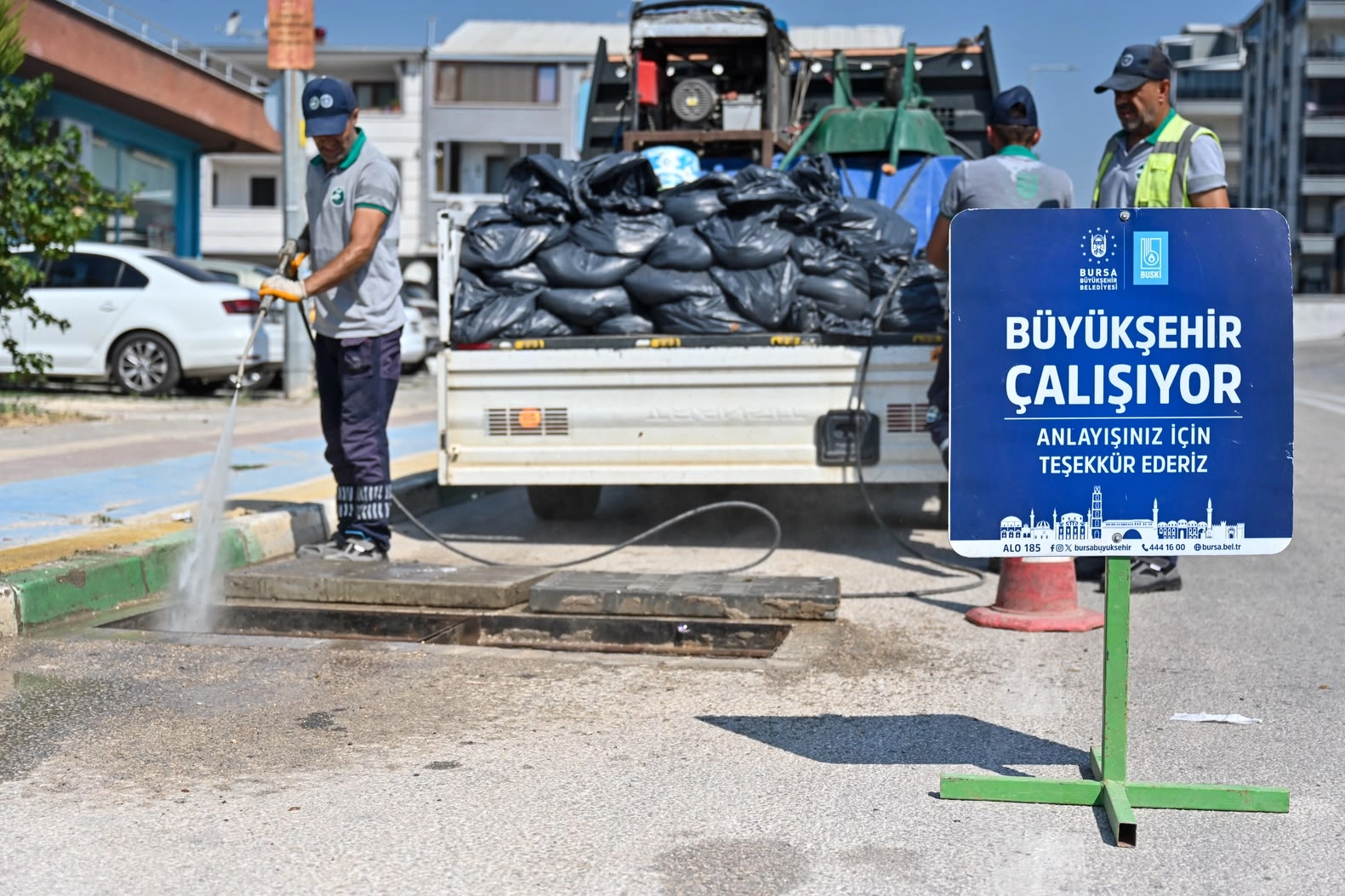Bursa B&uuml;y&uuml;kşehir&rsquo;den yağmur suyu ızgaralarında kapsamlı temizlik