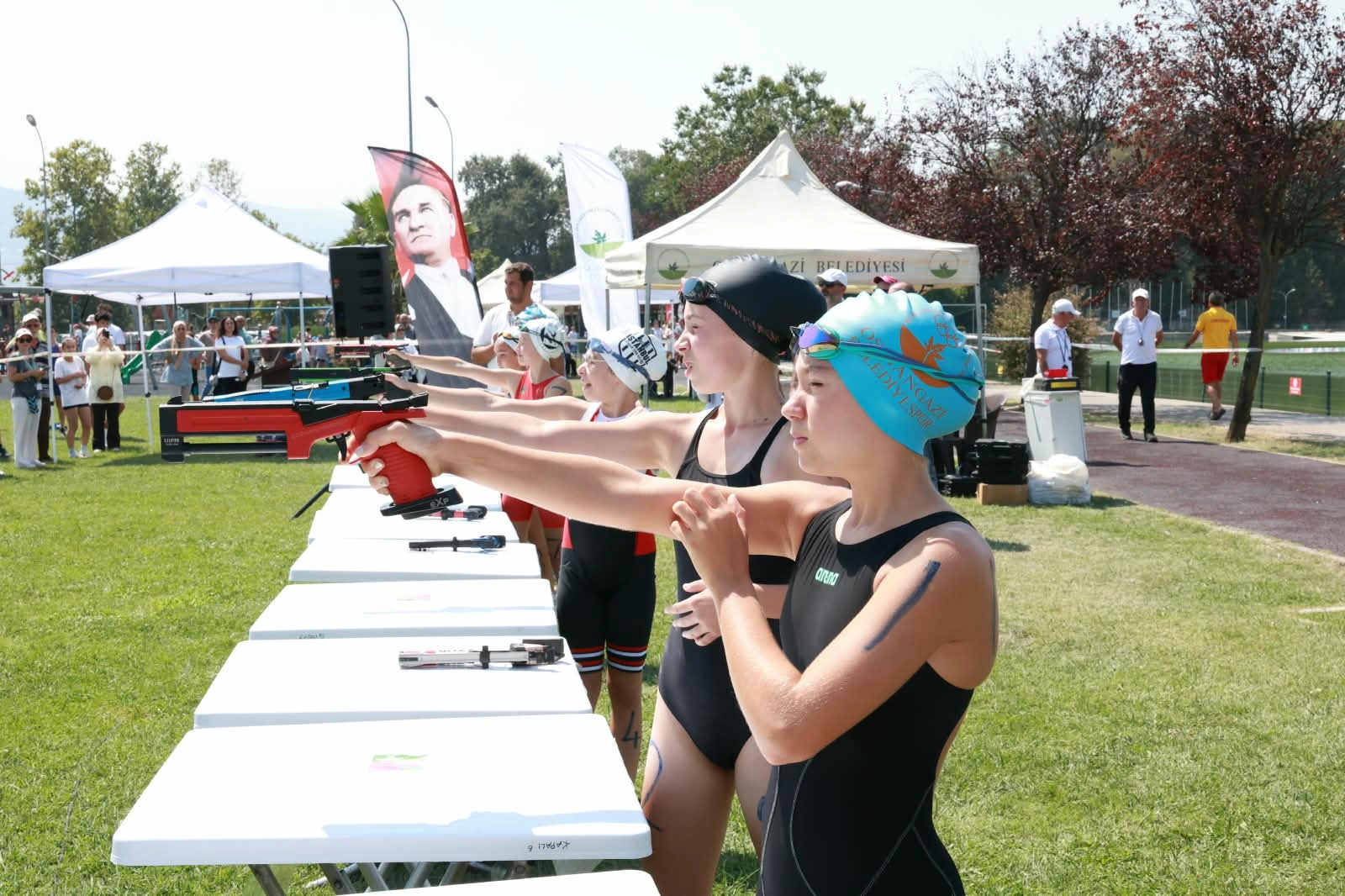 Triathle yarışları Bursa Osmangazi&rsquo;de nefes kesti