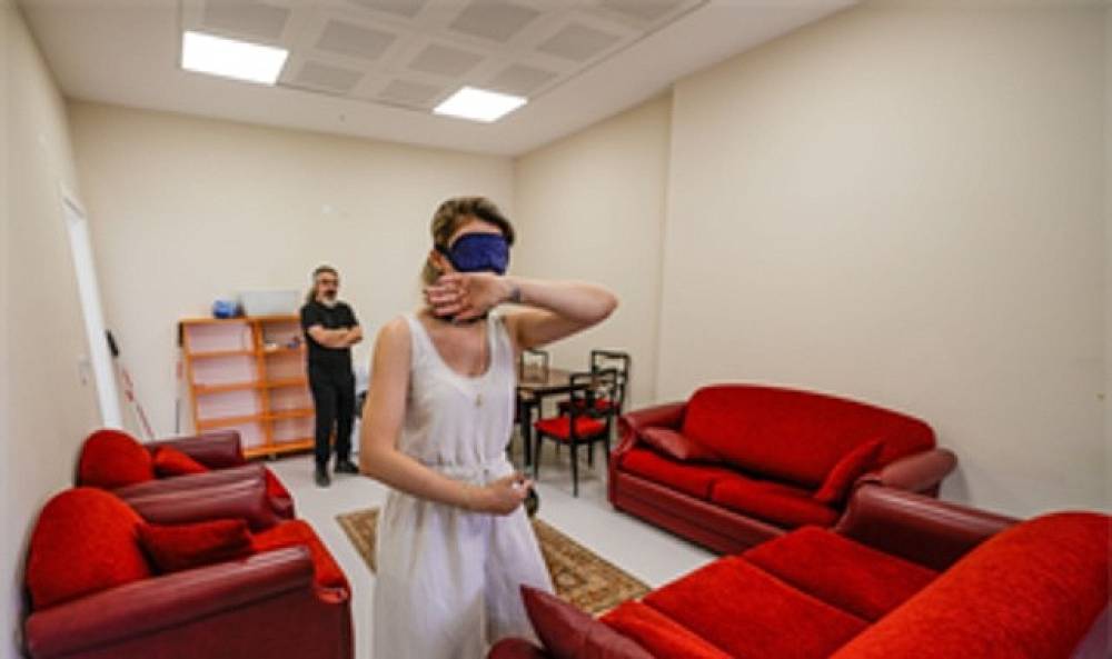 G&ouml;rme engellilere rehberlik edecek personele &ouml;zel eğitim