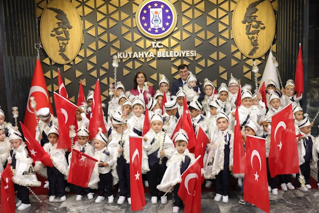 K&uuml;tahya&rsquo;da 48 &ccedil;ocuk i&ccedil;in geleneksel s&uuml;nnet ş&ouml;leni