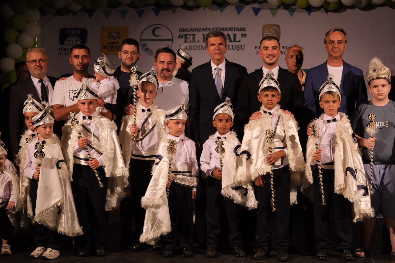 Konya B&uuml;y&uuml;kşehir'den kardeş şehir &Uuml;sk&uuml;p'te toplu cemiyet