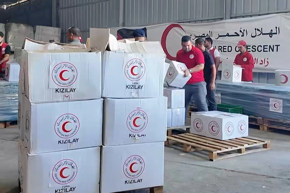 T&uuml;rk Kızılayı, Gazze'de insani yardımlarını s&uuml;rd&uuml;r&uuml;yor