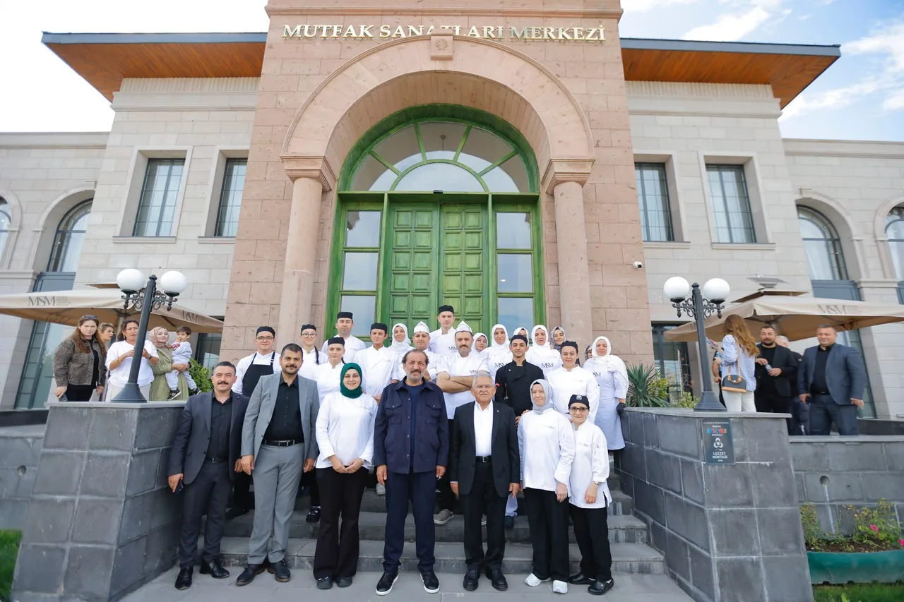 MasterChef'lerden Başkan B&uuml;y&uuml;kkılı&ccedil;'a &ouml;vg&uuml;