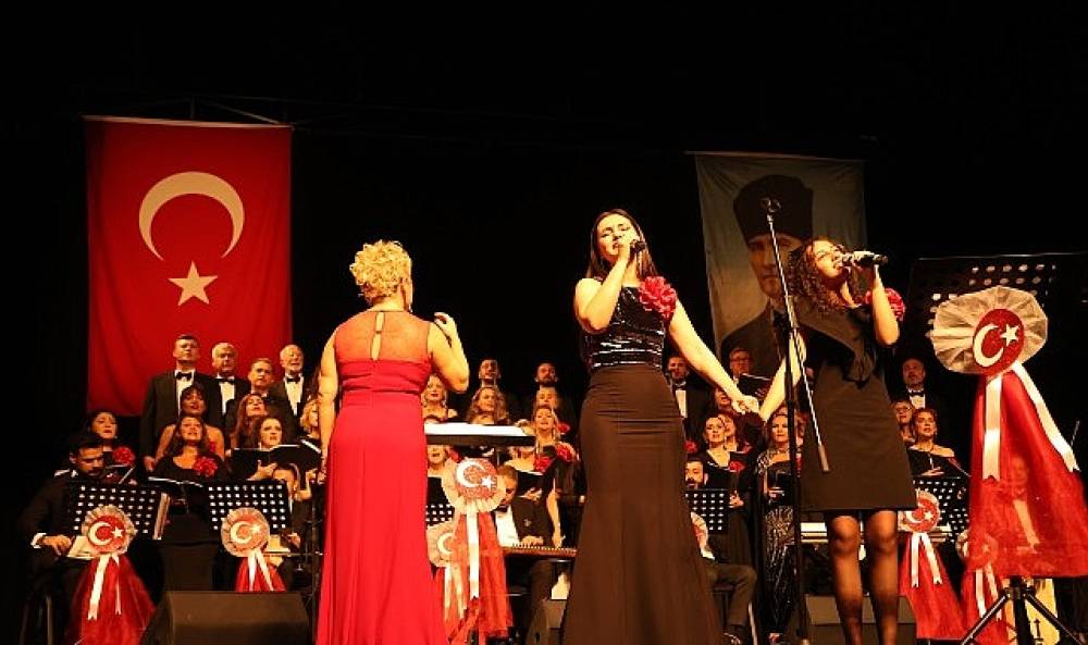Cumhuriyet'in 103'&uuml;nc&uuml; yılı Nil&uuml;fer'de konserle kutlandı