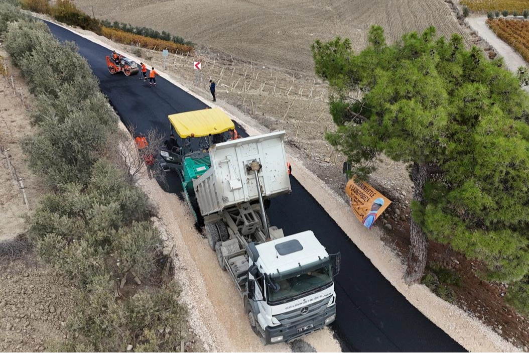 Mersin&rsquo;de yol ve asfalt &ccedil;alışmaları s&uuml;r&uuml;yor