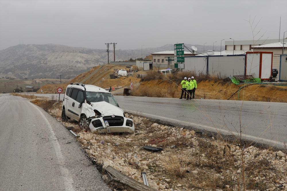 Burdur'da devrilen otomobilin sürücüsü öldü