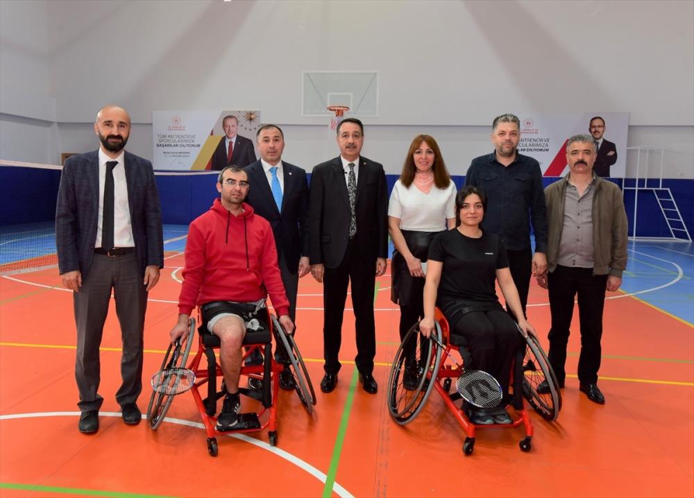 İskenderun Belediyesinden Osmaniye'deki engelli sporculara sandalye desteği
