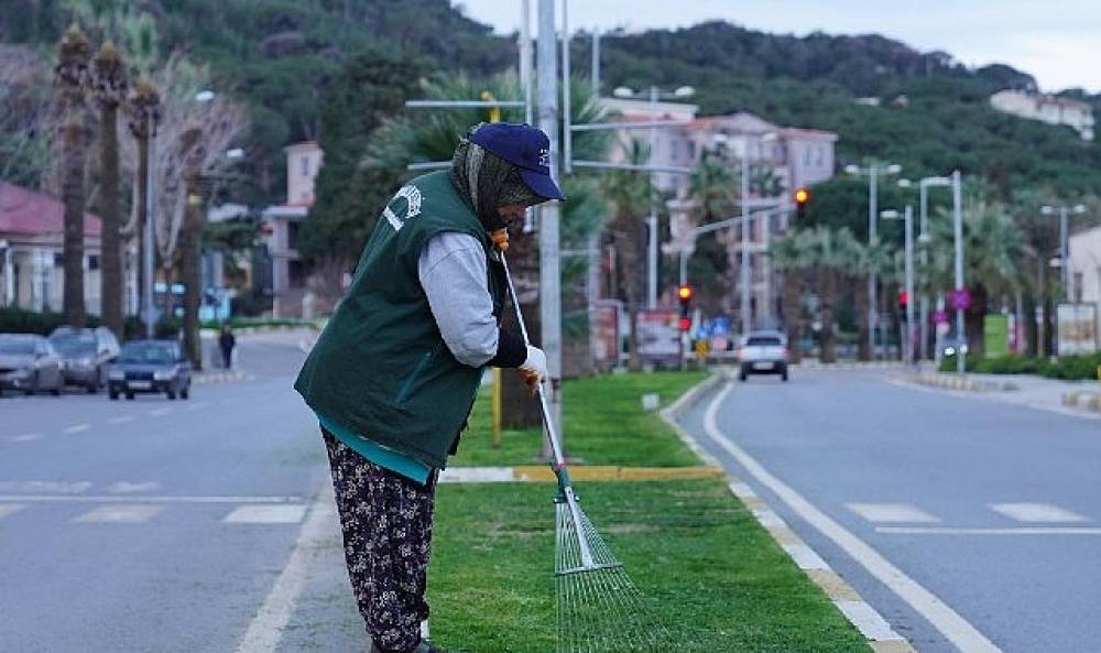 Ayvalık Belediyesi Bahar Hazırlıklarını S&uuml;rd&uuml;r&uuml;yor