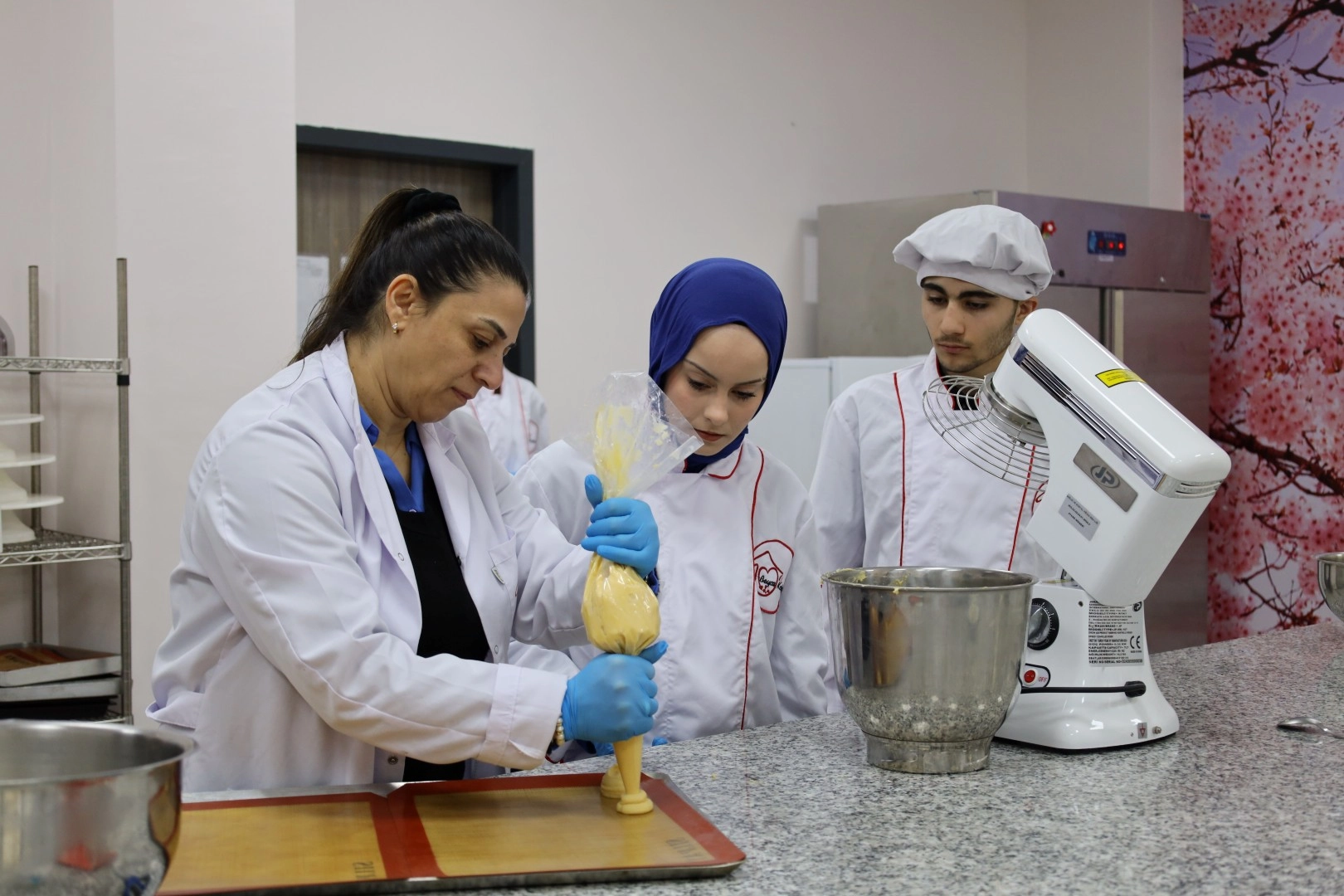 Kocaeli B&uuml;y&uuml;kşehir&rsquo;in &ldquo;Beyaz Kalpleri&rdquo; umut sa&ccedil;ıyor