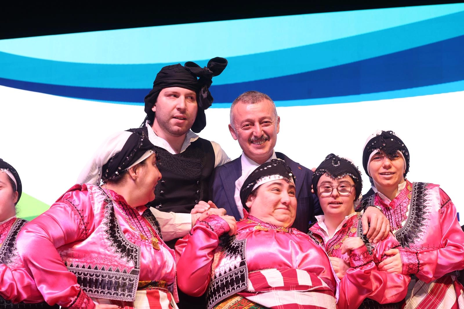 B&uuml;y&uuml;kakın: "&Ouml;nemli olan insanların dezavantajlı hale gelmesini &ouml;nlemek"