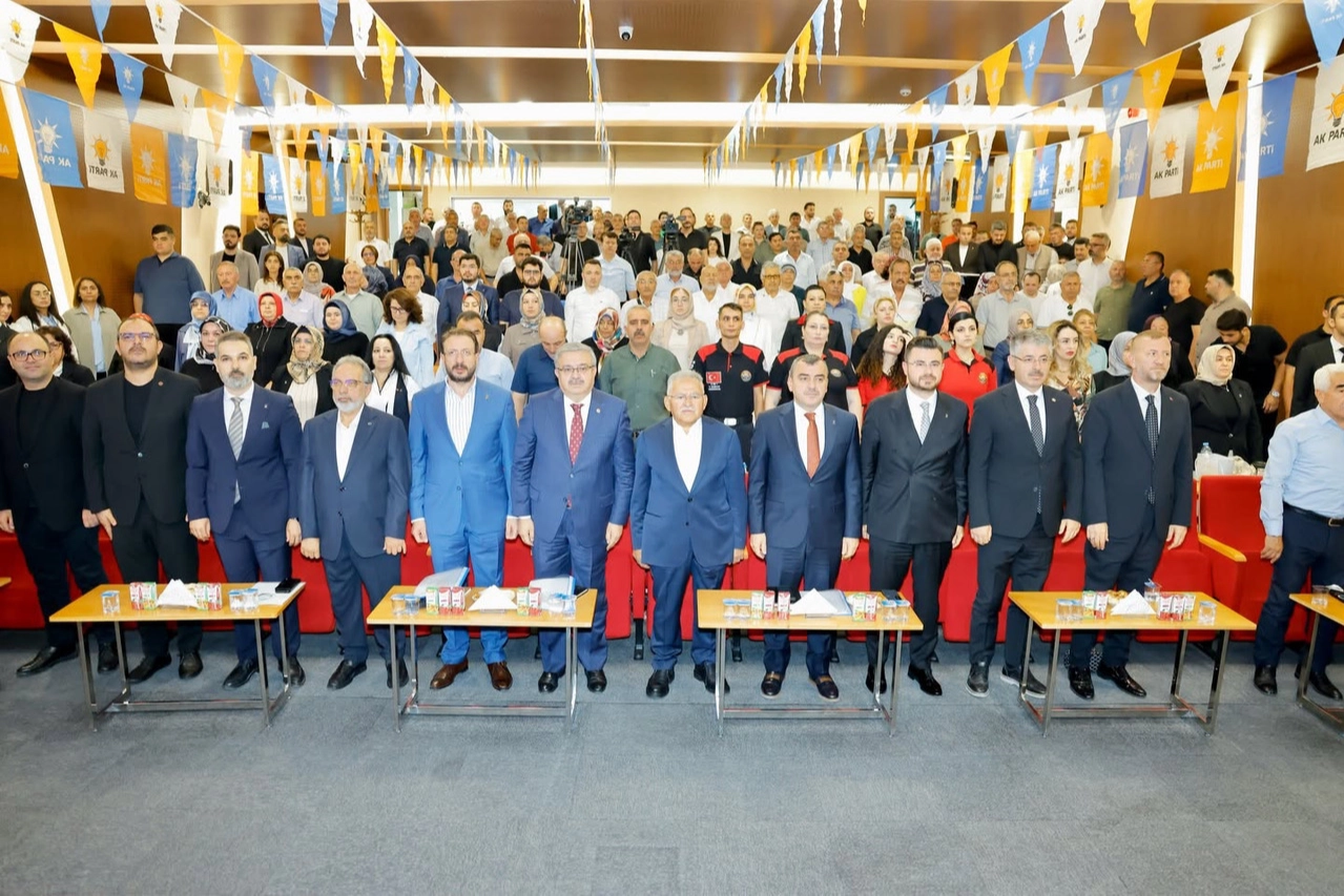 Memduh B&uuml;y&uuml;kkılı&ccedil;'tan AK Parti il&ccedil;e danışma meclislerine &ccedil;ıkarma