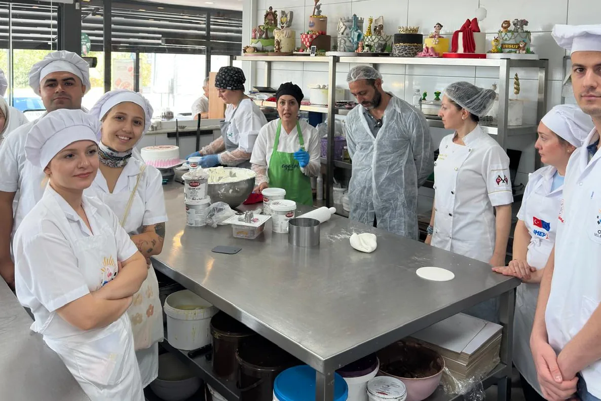 İzmir &Ccedil;iğli&rsquo;de mesleki eğitimden istihdama g&uuml;&ccedil;l&uuml; adım