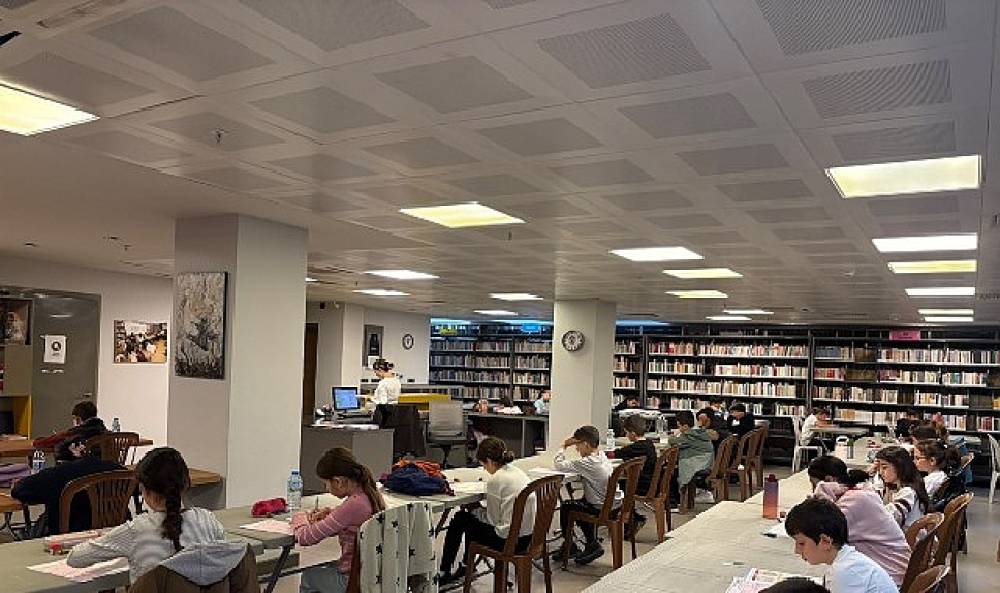 Efes Sel&ccedil;uk Belediyesinden &Ouml;ğrencilere Sınav Hazırlığında Destek