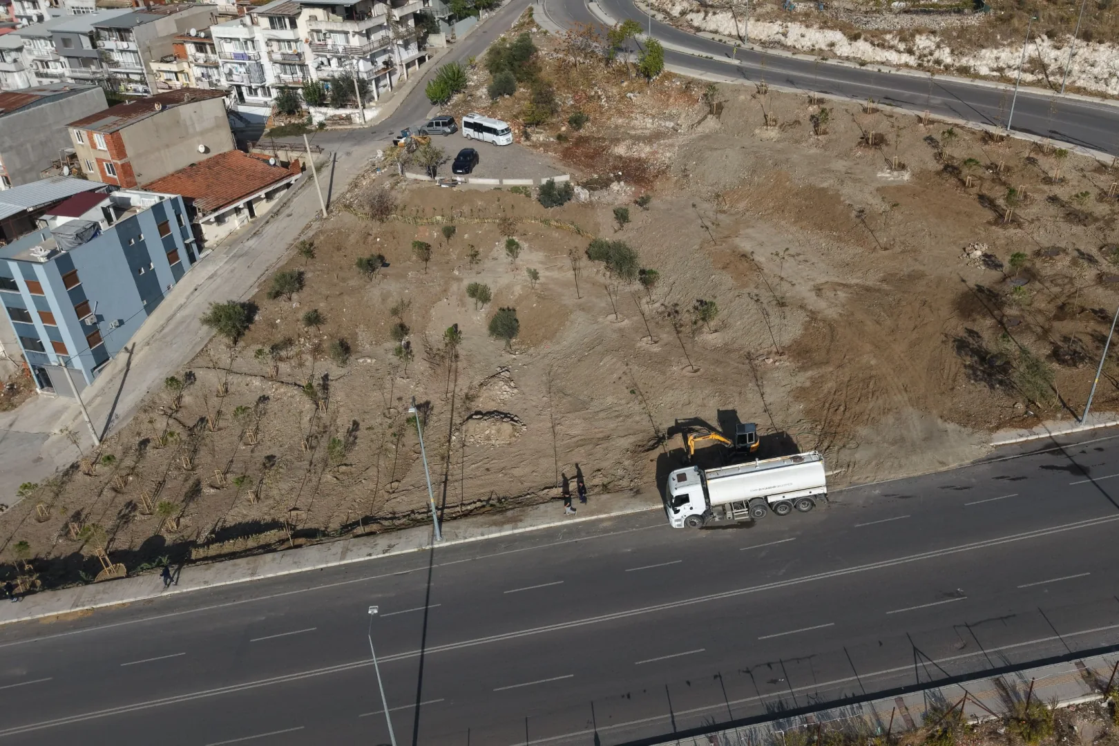 İzmir Buca&rsquo;da 5 d&ouml;n&uuml;ml&uuml;k alanda yeşil d&ouml;n&uuml;ş&uuml;m