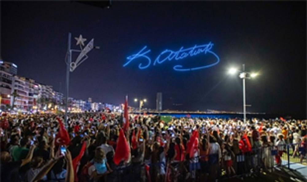 İzmir'de 29 Ekim coşkusu g&ouml;ky&uuml;z&uuml;ne taşınacak