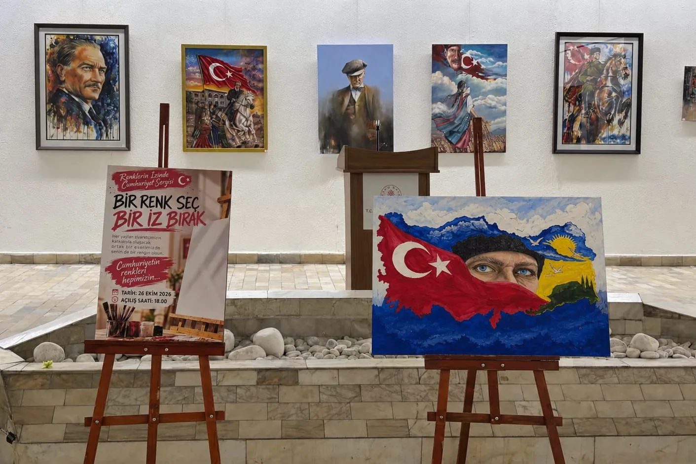 &ldquo;Renklerin İzinde Cumhuriyet Sergisi&rdquo; Bursa'da kapılarını a&ccedil;tı