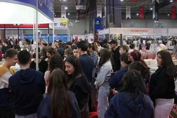 Denizli T&Uuml;YAP Kitap Fuarı 280 bin ziyaret&ccedil;iye ulaştı