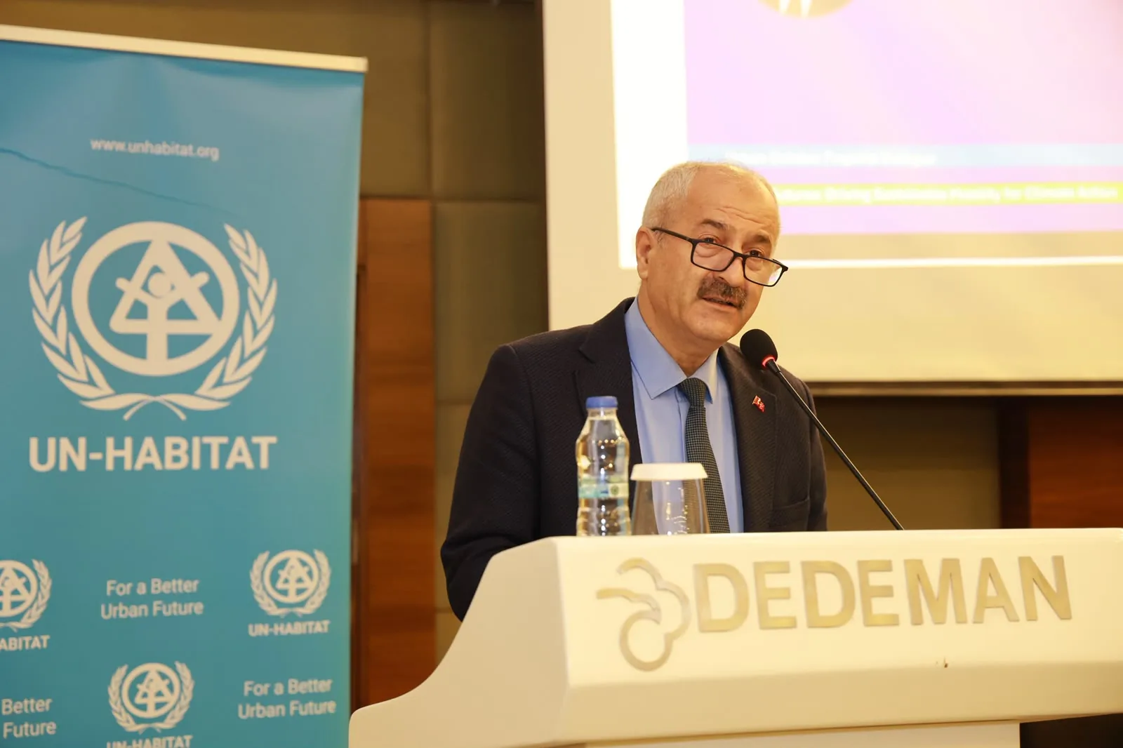Gebze'de Başkan B&uuml;y&uuml;kg&ouml;z, 'S&uuml;rd&uuml;r&uuml;lebilir Kentler'de g&ouml;r&uuml;şlerini paylaştı