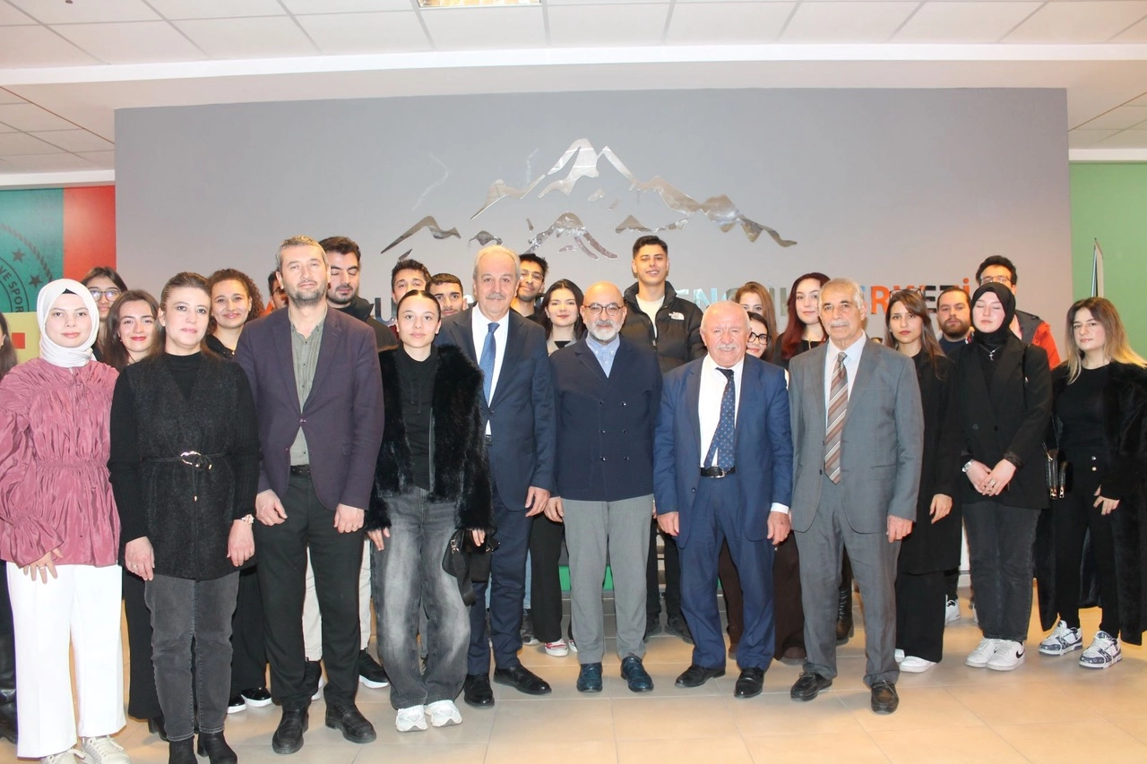 Kayseri milletvekili Cıngı &uuml;niversitelilerle buluştu