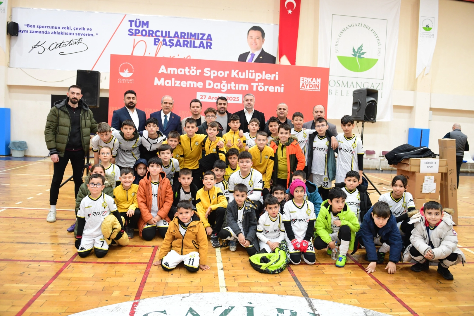 Osmangazi Belediyesi&rsquo;nden amat&ouml;r spor kul&uuml;plerine malzeme desteği