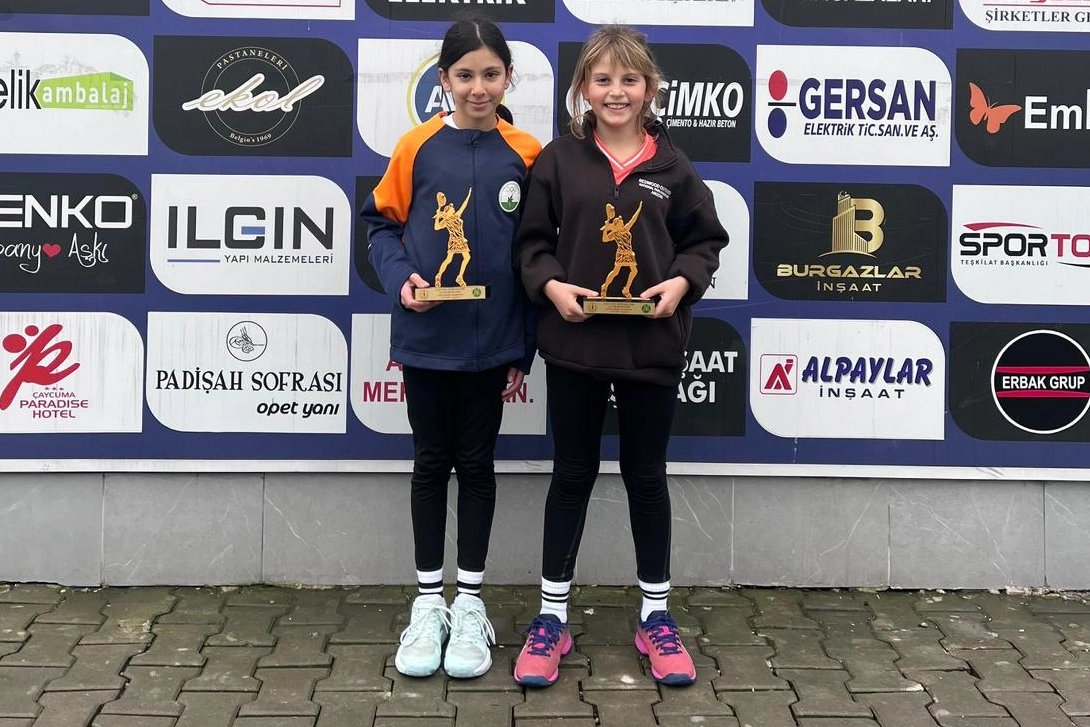 Bursa'da Osmangazi Belediyespor&rsquo;dan &ccedil;ifte şampiyonluk