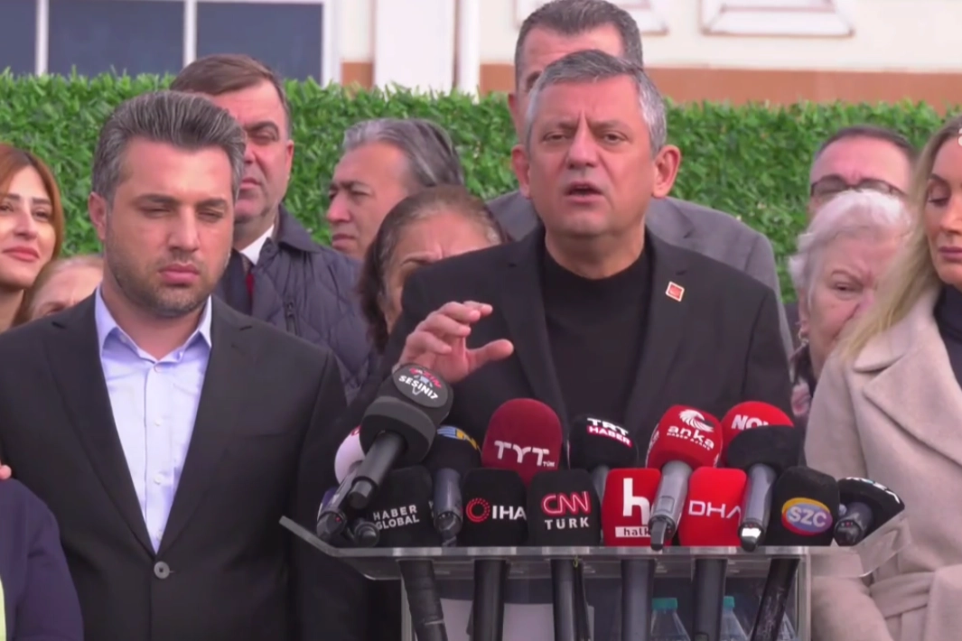 &Ouml;zg&uuml;r &Ouml;zel&rsquo;den Silivri&rsquo;de g&uuml;&ccedil;l&uuml; mesaj! Kimse helallik istemesin! Hepiniz hesap vereceksiniz