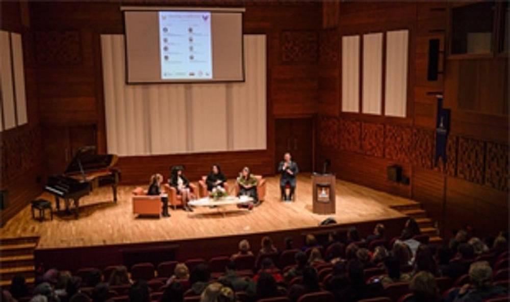 İzmir'de kadın emeği ve engellilik masaya yatırıldı