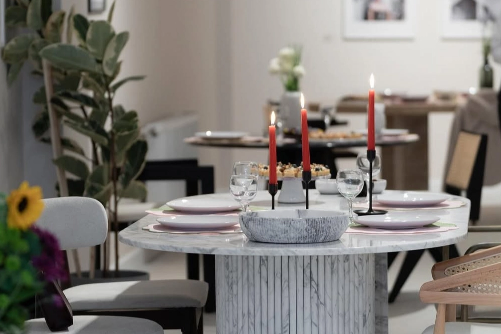 L&uuml;ks&uuml;n gizli d&uuml;şmanı 'leke' tarihe karışıyor... Doğal taşın kaderini değiştiren T&uuml;rk girişimi